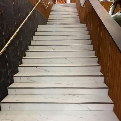 銀狐大理石紋磚樓梯應用